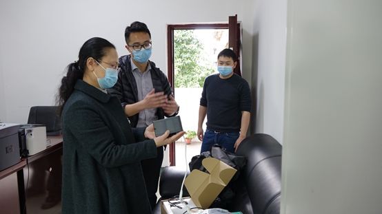 自贡高投集团为高新区配置12台人体红外测温仪